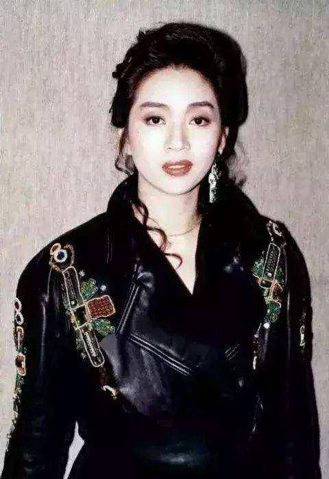 萧亚轩最经典的十首歌2026年最新热度口碑双榜对比 萧亚轩最经典的十首歌2026年最新热度口碑双榜对比