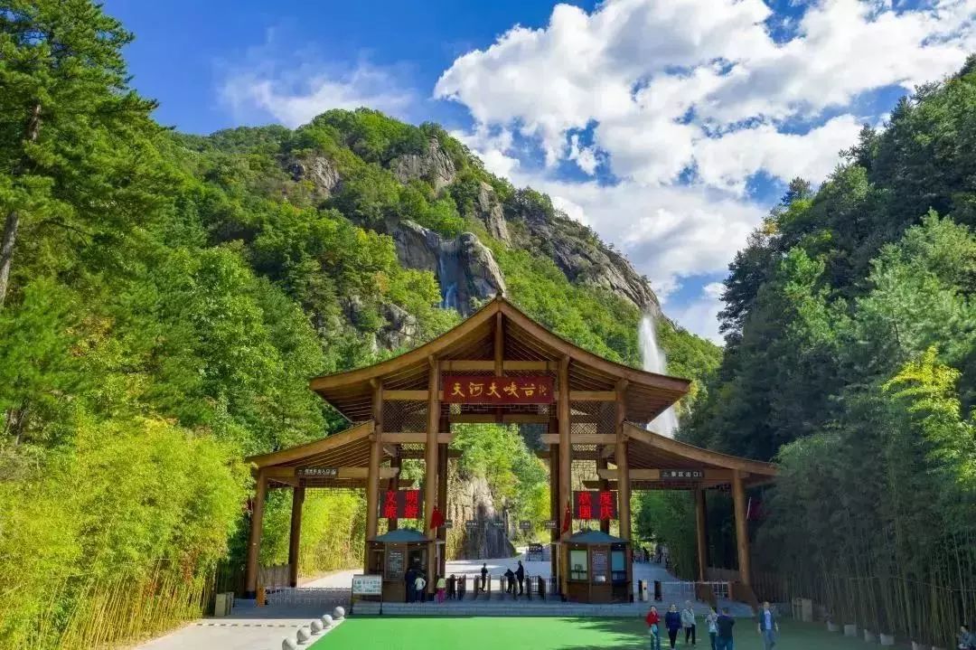 青城山周边十大旅游景点2026年本年度热度口碑双榜对比