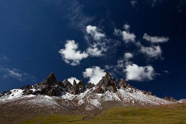 藏传佛教四大神山2026年本年度热度口碑双榜对比