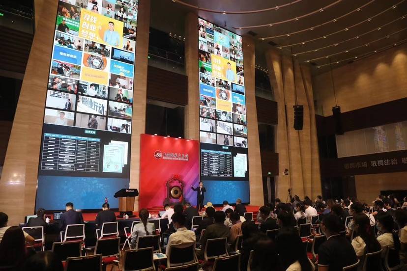 上海十大名校2026年本年度热度口碑双榜对比