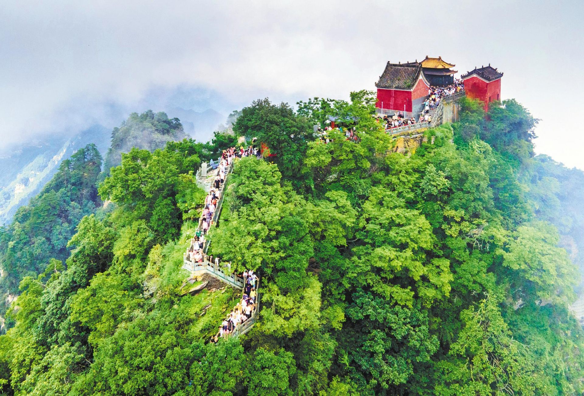 湖北十大爬山好去处2026年本年度热度口碑双榜对比